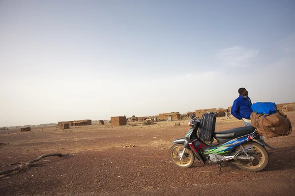 Black African migrant traveling in Mali towards Europe on his sc — Stock Photo, Image