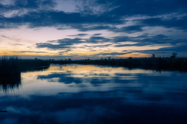 Incredibile tramonto del Delta dell'Okavango in Botswana — Foto Stock