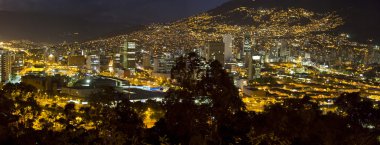 Medellin Cityscape gece, Kolombiya
