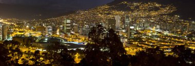 Medellin Cityscape gece, Kolombiya
