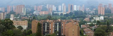 Bir semtte içinde Medellin şehrin havadan görünümü, 