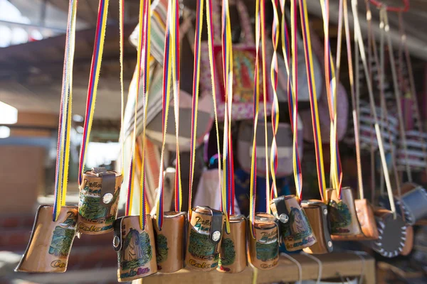 Bags handcrafted in leather for sale in Guatape market, Colombia — Stock Photo, Image