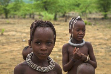Opuwo yakınlarındaki Himba çocuk portresi, Namibya