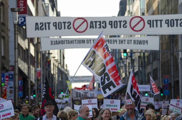 TTIP GAME OVER activista en acción durante una manifestación pública —  Fotos de Stock