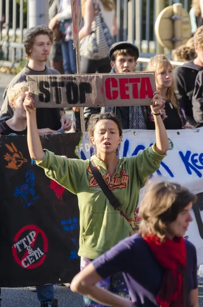 TTIP GAME OVER activista en acción durante una manifestación pública — Foto de Stock