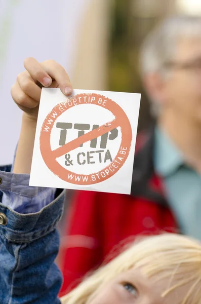 TTIP GAME OVER activista en acción durante una manifestación pública — Foto de Stock