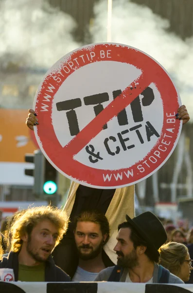 Ttip 游戏结束活动家在行动期间向公众展示 — 图库照片