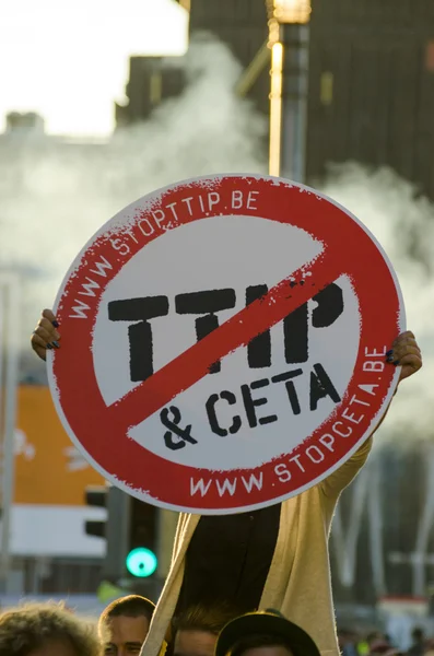 TTIP GAME OVER activista en acción durante una manifestación pública — Foto de Stock