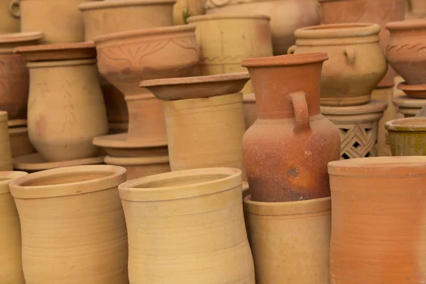 Handmade moroccan clay dishware in a pottery factory — Stock Photo, Image