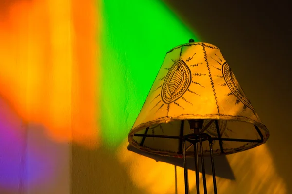 Lampe marocaine avec lumières colorées — Photo