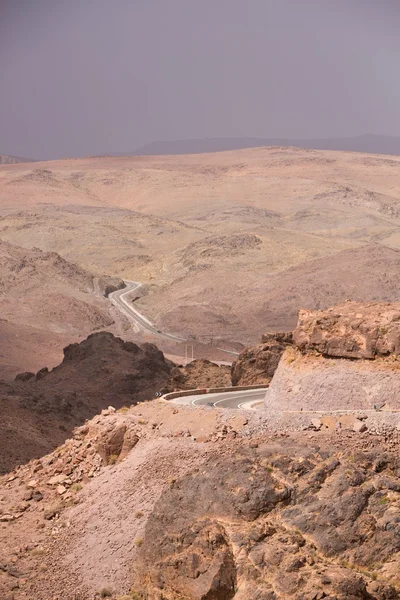 Dades schluchten, hoher atlas, marokko, afrika. Straßenansicht. — Stockfoto