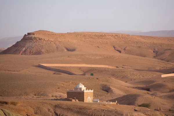 Ökenlandskap runt kasbah ait benhaddou — Stockfoto