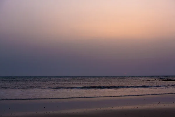 Sonnenuntergang am Strand von Legzira, Marokko — Stockfoto