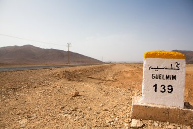 ünlü beyaz ve sarı yol levhası, morocco