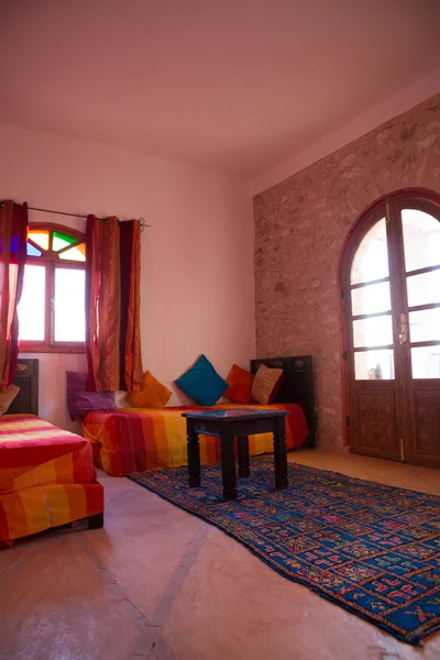 Colorato interno classico marocchino — Foto Stock