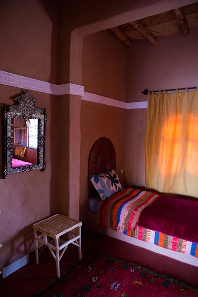 Colorato interno classico marocchino — Foto Stock