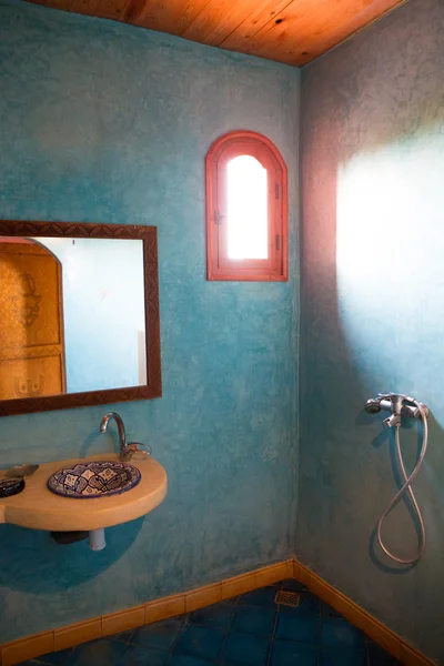 Salle de bain classique marocaine — Photo
