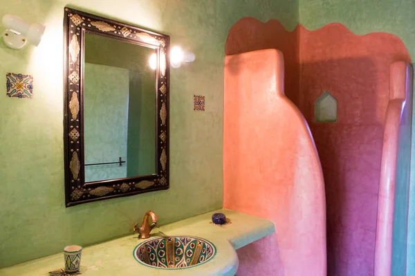 Klassisk marockansk badrum — Stockfoto