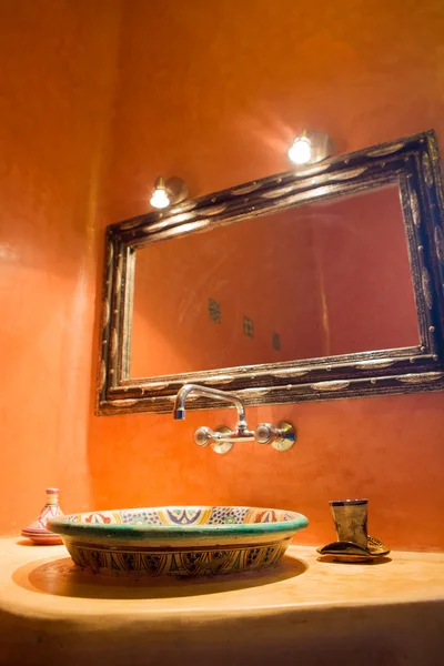 Salle de bain classique marocaine — Photo