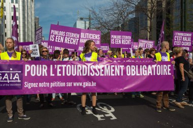 Belçikalı gaia eylemciler protesto Brüksel sokaklarında