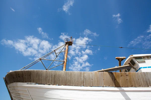 Barca da pesca in legno in costruzione nel cantiere navale, Marocco — Foto Stock