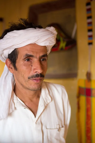 Bedouin in Morocco wearing traditional clothing — Stock Photo, Image