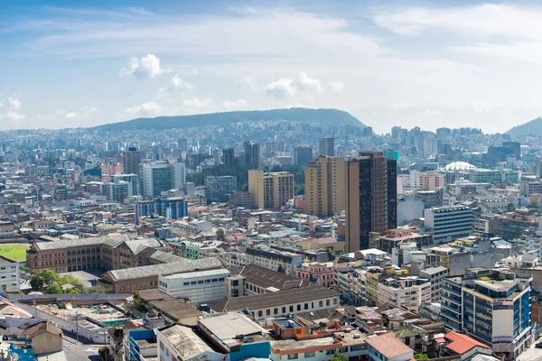 Flybilde av Quito sentrum – stockfoto