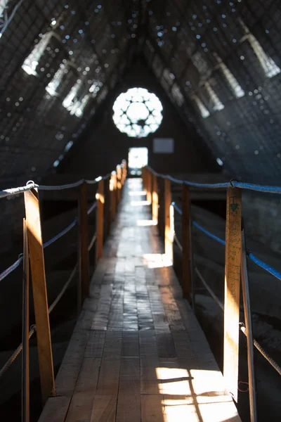 Interiör av basilikan Del Voto Nacional, Quito, Ecuador — Stockfoto