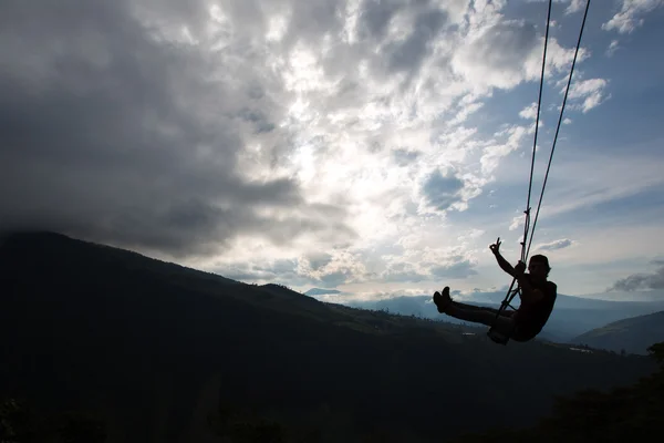 Swing presso la Casa del Arbol a Banos, Ecuador — Foto Stock