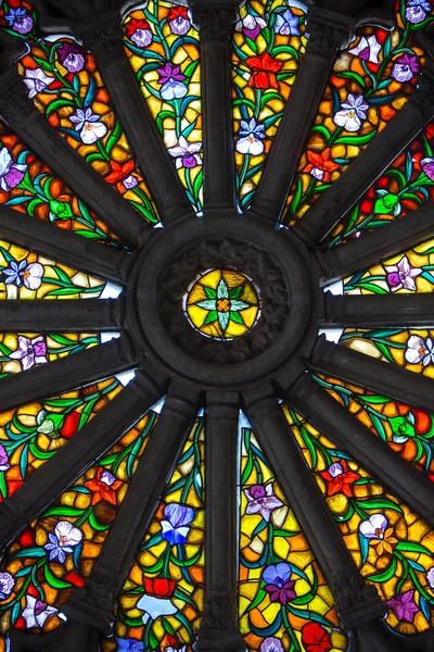 Magnificent stained glass in Quito Basilica — 스톡 사진