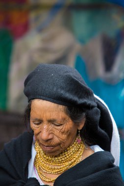 Kadın Otavalo, Ekvator melez etnik gruptan