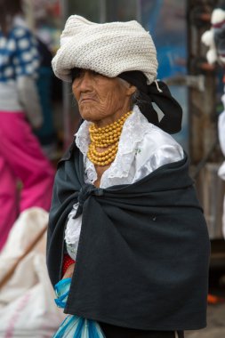 Kadın Otavalo, Ekvator melez etnik gruptan