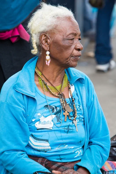 Mulher do grupo étnico Mestiço em Otavalo, Equador — Fotografia de Stock