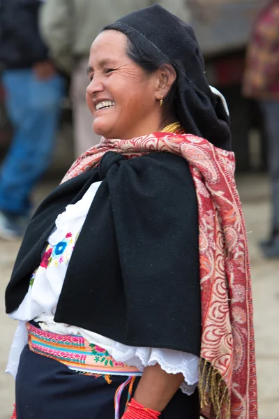 Vrouw uit de Mestizo etnische groep in Otavalo, Ecuador — Stockfoto