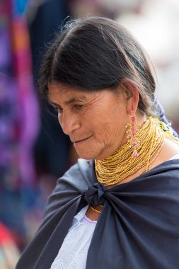 Kadın Otavalo, Ekvator melez etnik gruptan