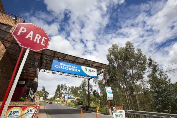 Road border between Ecuador and Colombia — Stock Photo, Image