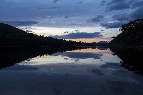 Sonnenuntergang im Canaima Nationalpark, Venezuela. — Stockfoto