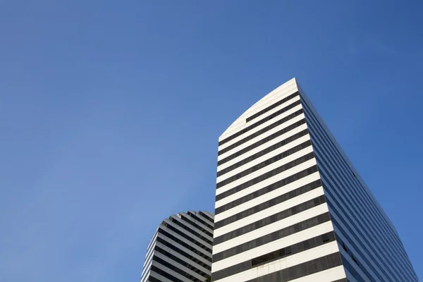 Deux bâtiments modernes sur la Plaza Francia, Caracas, Venezuela — Photo