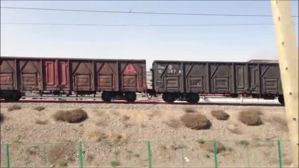 Uzun yük treni lokomotif kaza Doğu Çin — Stok video