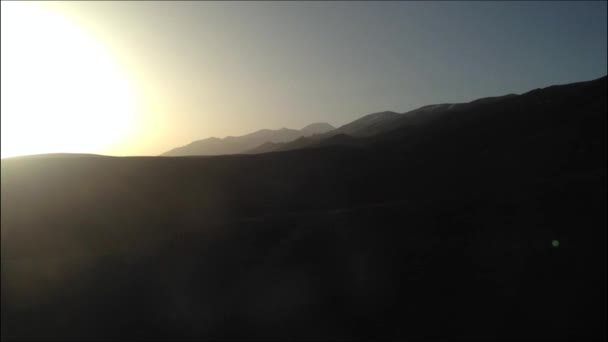 Paisaje en la meseta tibetana y las montañas temprano en la mañana, China — Vídeo de stock