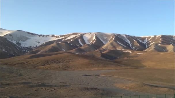 Landscape of snow mountains in Tibet wity blue sky, China — Stock Video