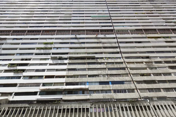 Riesiges Wohnhaus in der Innenstadt von Caracas — Stockfoto