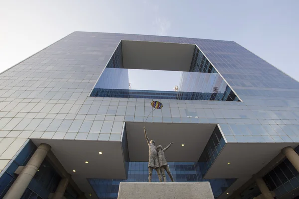 Współczesna architektura z scultpture, Caracas — Zdjęcie stockowe