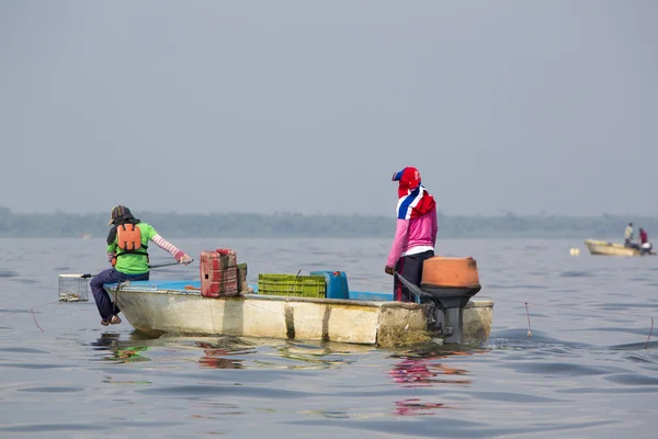 Pesca del granchio sul lago Maracaibo, Venezuela — Foto Stock