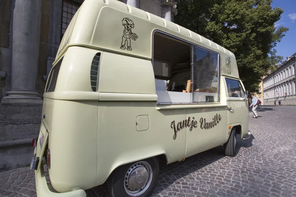 Carro de gelado na rua de Bruges — Fotografia de Stock