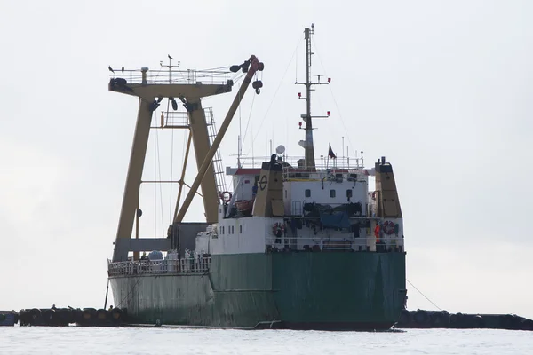 Middellange schip uitzicht vanaf de achtersteven (achterzicht) — Stockfoto