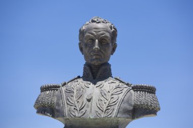 Simon bolivar heykel mavi gökyüzü karşı
