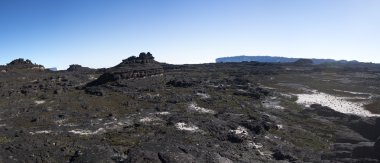 Mount Roraima zirvesinde nadir açık mavi gökyüzü