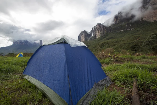 Nach dem regen, nasser campingplatz in mount roraima, venezuela — Stockfoto