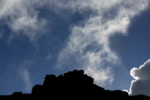 Silueta de Acantilados, nubes y cielo azul en el Monte Roraima —  Fotos de Stock